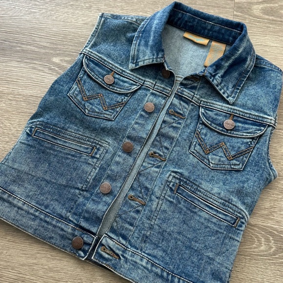 Wrangler Blue Jean Jacket Classic Cropped Design - Picture 4 of 4